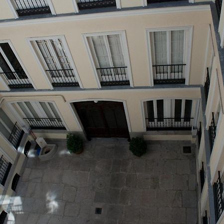 Hostal Yolanda Hotel Madrid Exterior photo